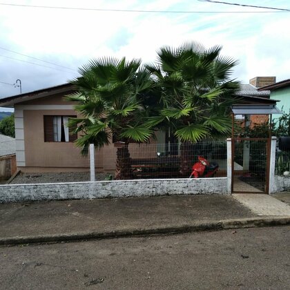 Vende-se ótima casa com 3 dormitórios no bairro Santa Lúcia!!!